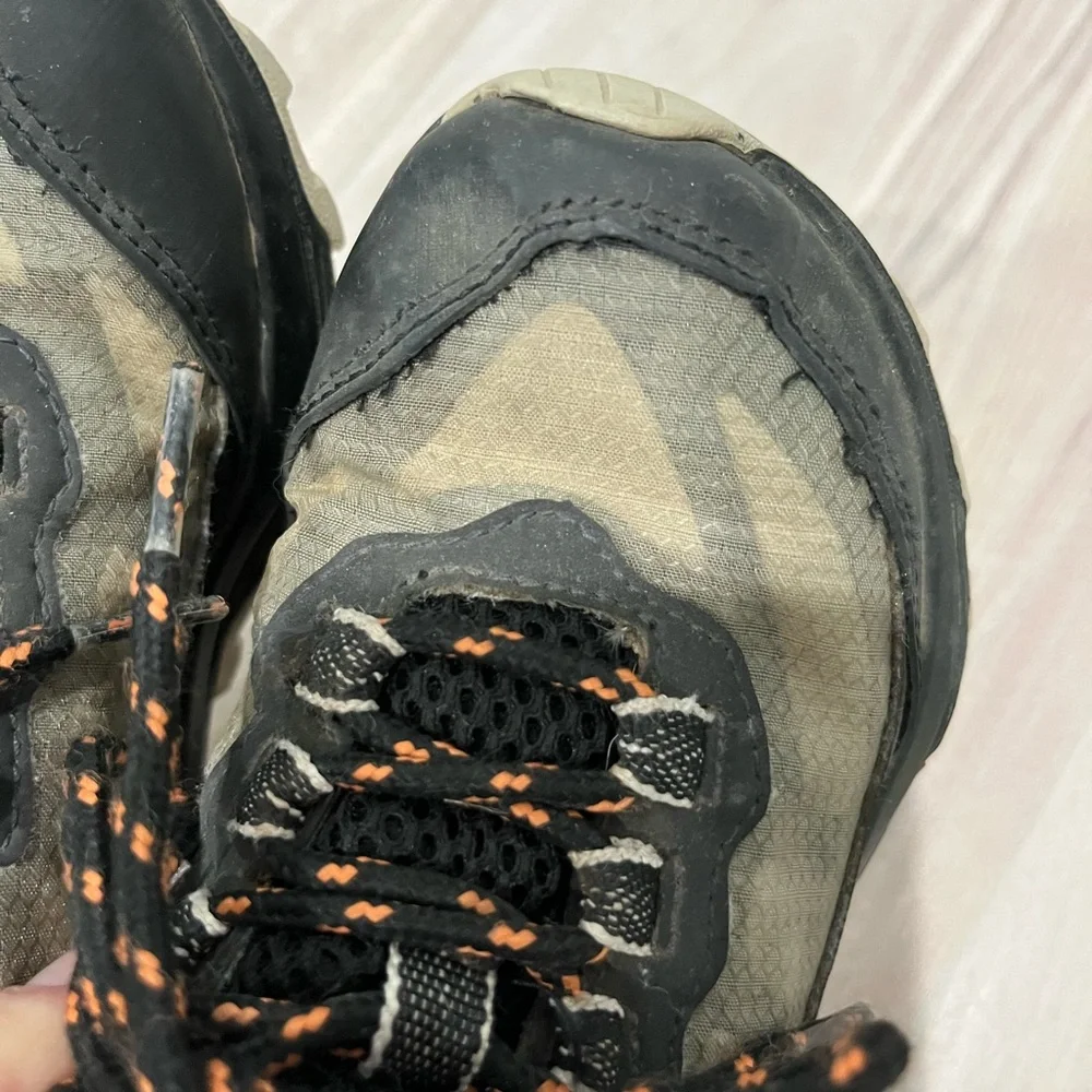 Merrell Kids Shoes in Black and Tan Waterproof Size 11 - Picture 10 of 11